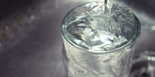 Désolé, mais boire de l’eau glacée ne va pas vous aider à perdre du poids