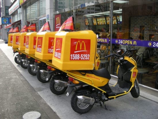 McDonald’s livrera bientôt à domicile ou au bureau!