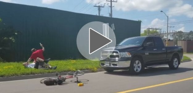 Un automobiliste attaque un cycliste de 74 ans avec une matraque