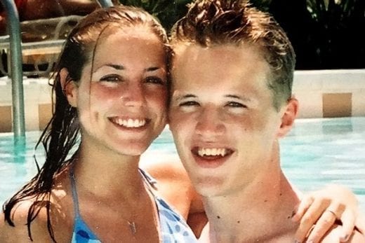 Un amour de jeunesse qui perdure. Une belle histoire d’amour!