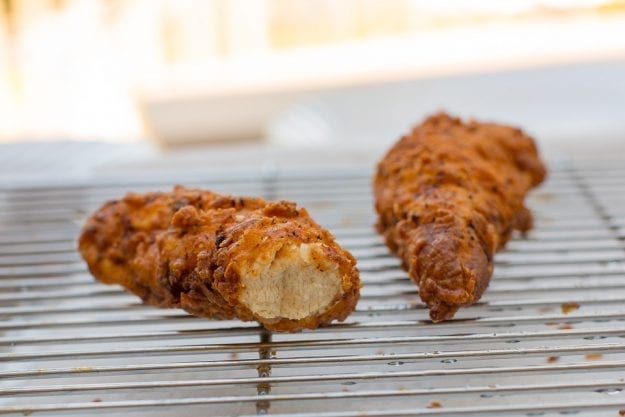 Des salmonelles pourraient-elles se cacher dans vos doigts de poulet?