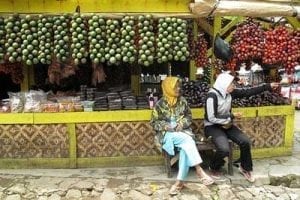 Vendeuses à Bandung, Java, Indonésie