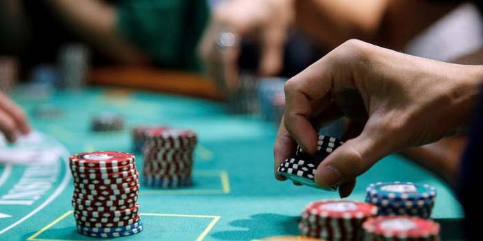 Pourquoi les casinos en ligne gagnent en audience au Canada?