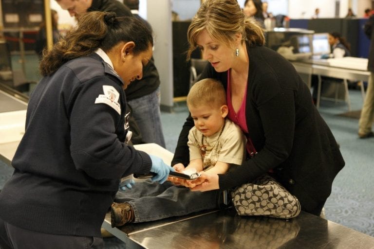 Main tips for flying away with your family