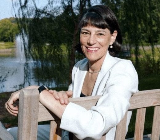 Stories of inspiring women : encourage to continue dreams