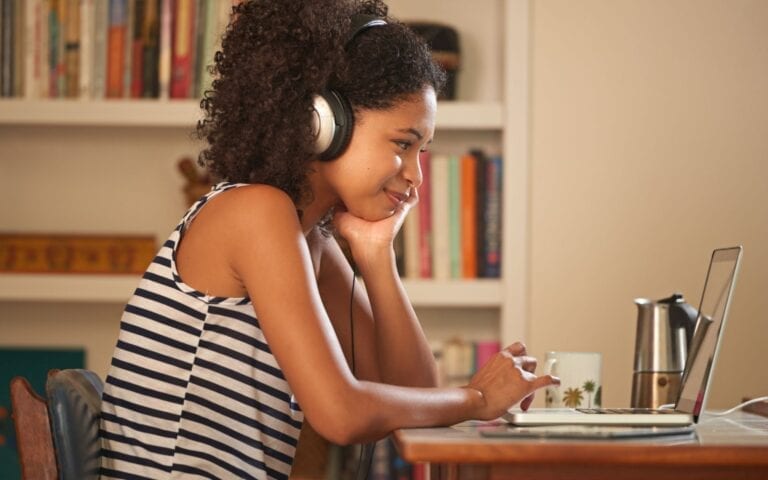 Alternatives to listen to streaming music such as SPOTIFY