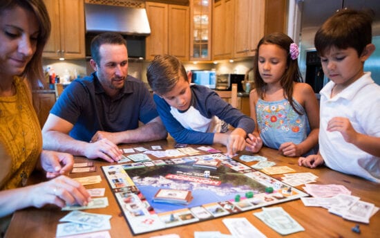 Five (5) games to have fun at home