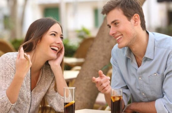 Les meilleurs conseils et secrets pour séduire une femme rencontrée dans un bar ou un café