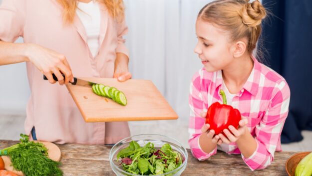 Cinq étapes simples pour aider les enfants à comprendre l’alimentation durable