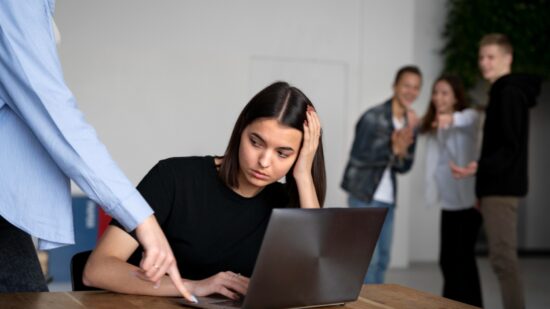 Trois choses que les ados devraient avoir à l’œil au travail